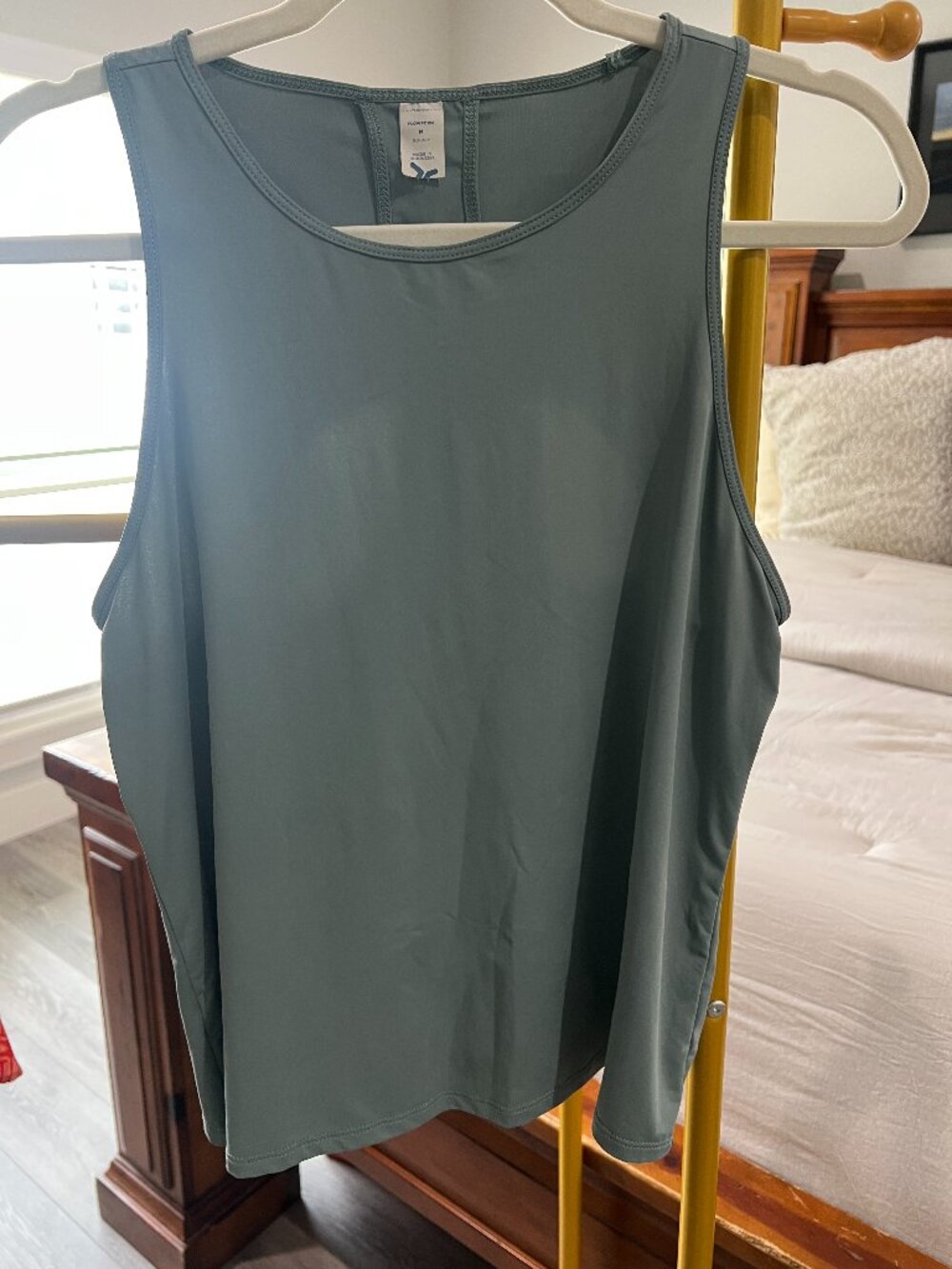 Old Navy PowerSoft FlowForm Go-Dry Open Back Workout Tank Size M